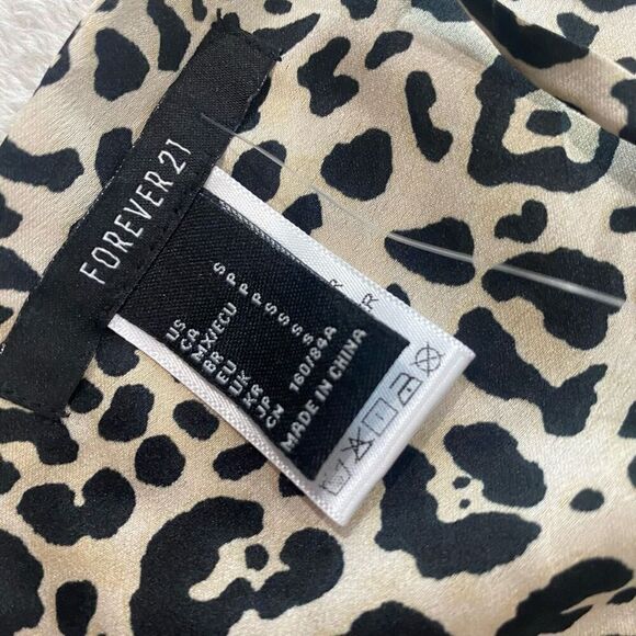 Forever 21 Satin Cheetah Print Top Size Small - Picture 6 of 7